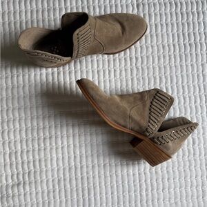 Vince Camuto Tan Ankle Booties with Suede Texture and Ribbed Detailing